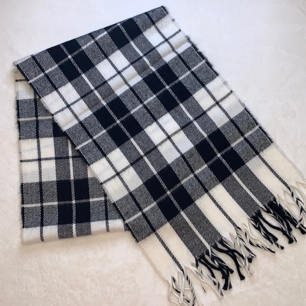 Pierre Cardin Fine Muffler Scarf